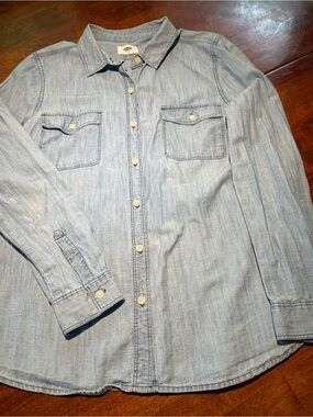 Old Navy Light Blue Chambray Button-Up Shirt